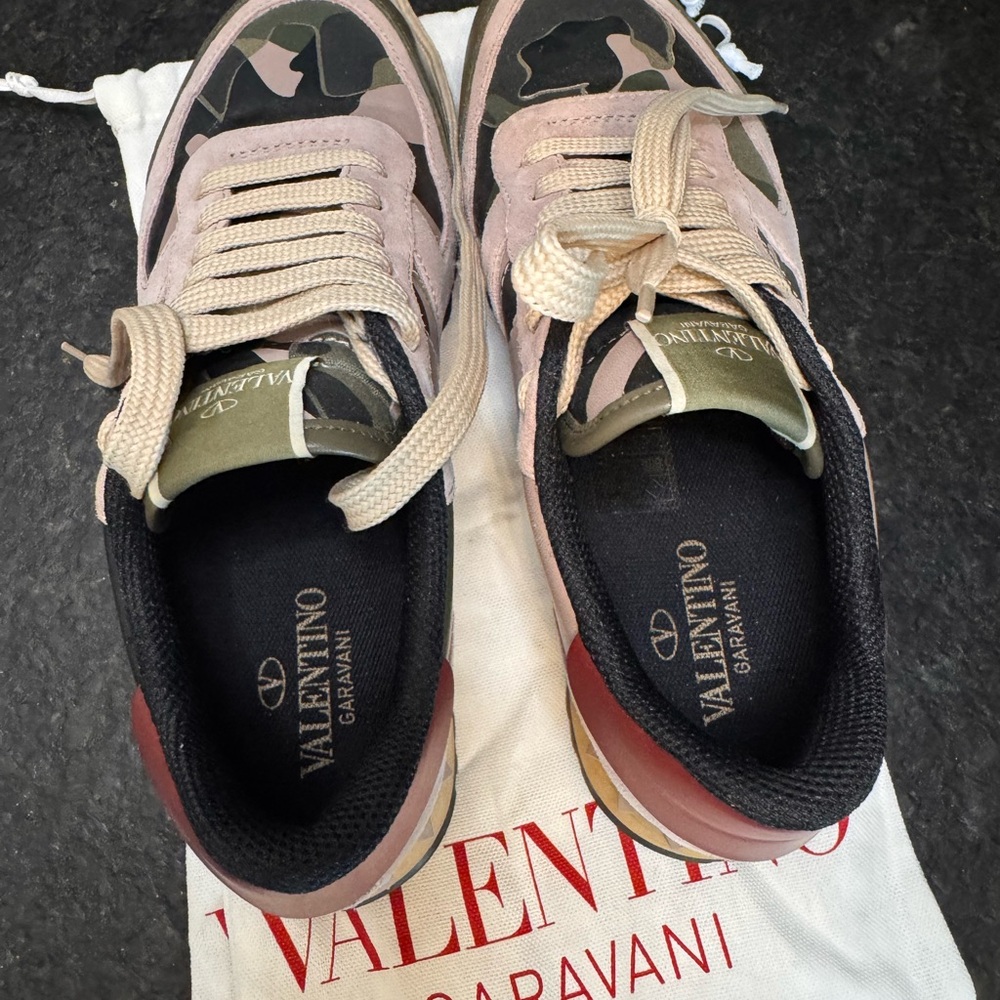Valentino Garavani Rockrunner Sneakers - Picture 2 of 14